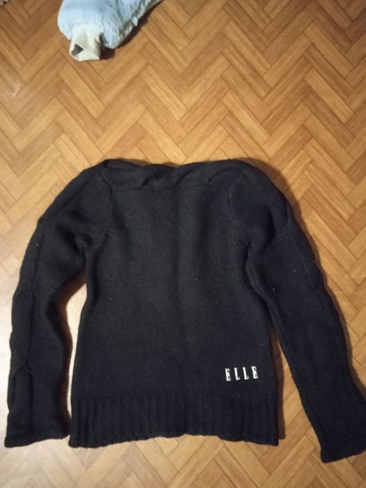 Гарна кофтинка чорного кольору