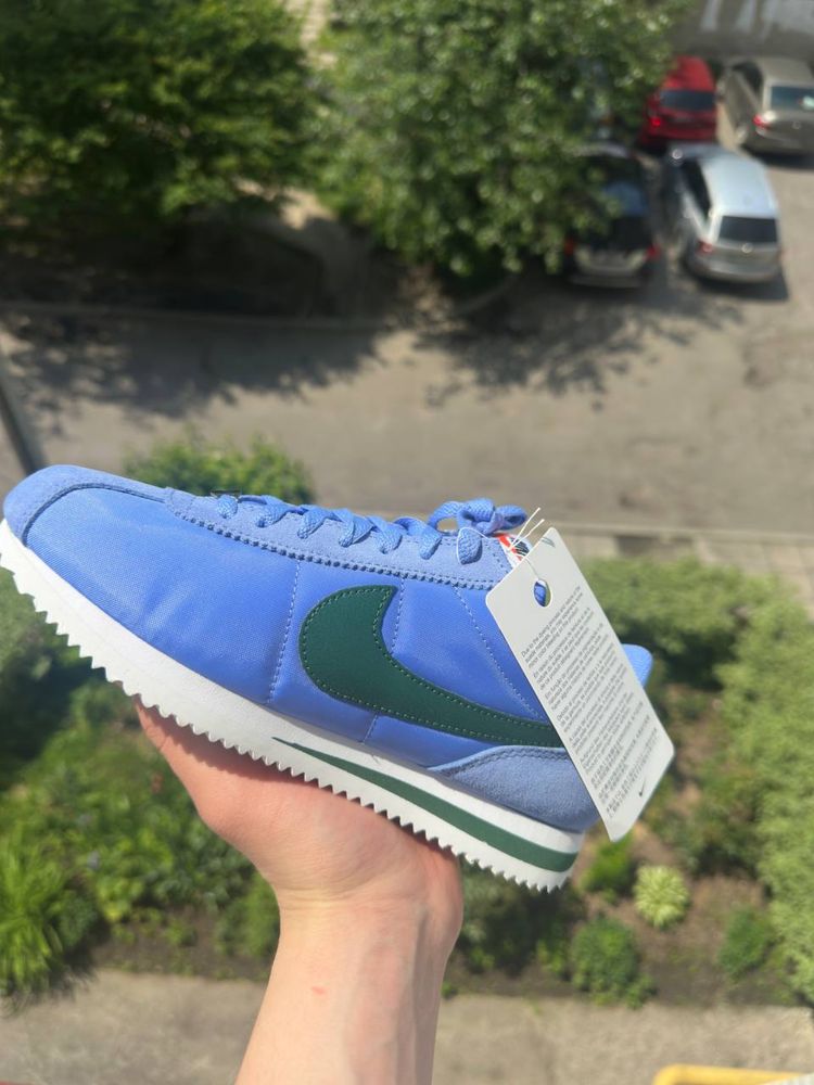 Кросівки жіночі Nike