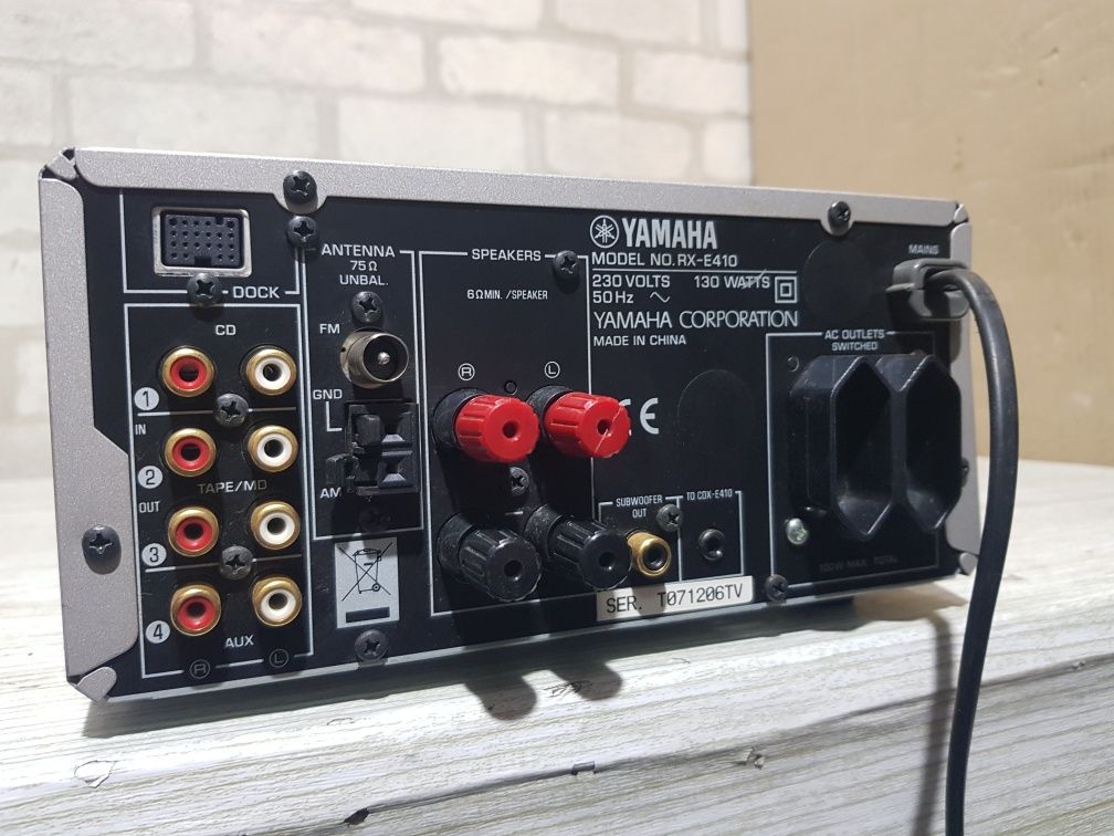 FM/AM  Стерео ресивер/підсилювач Yamaha RX-E410  2x65Вт