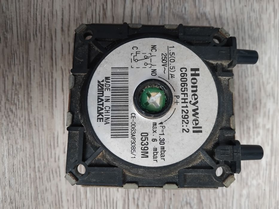 Розширювальний бачок. Газовий клапан. Вентилятор (турбіна) прессостат.