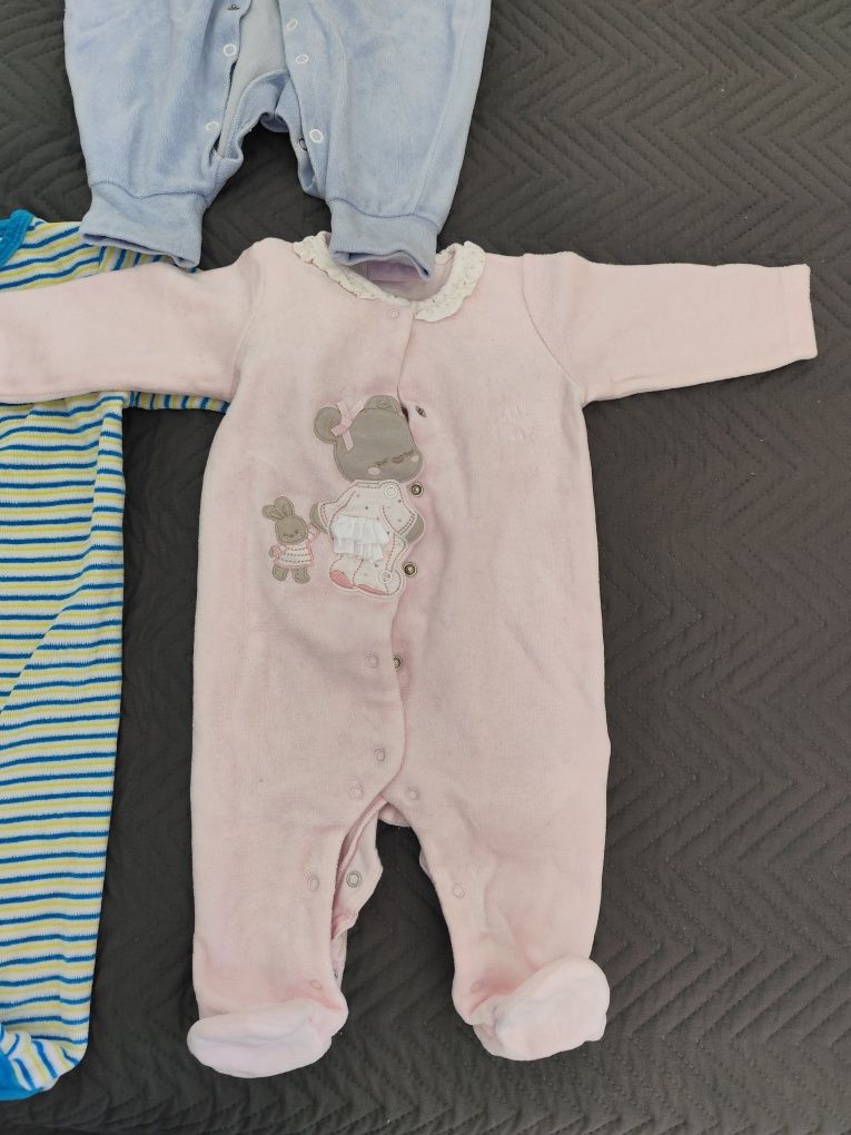 Babygrows/ pijamas 6 meses