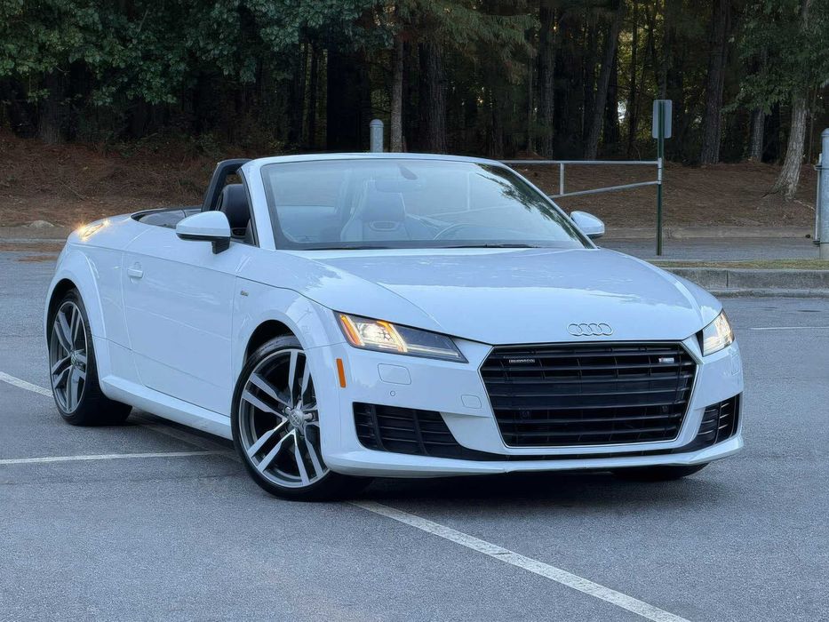 Audi TT quattro Roadster      2016