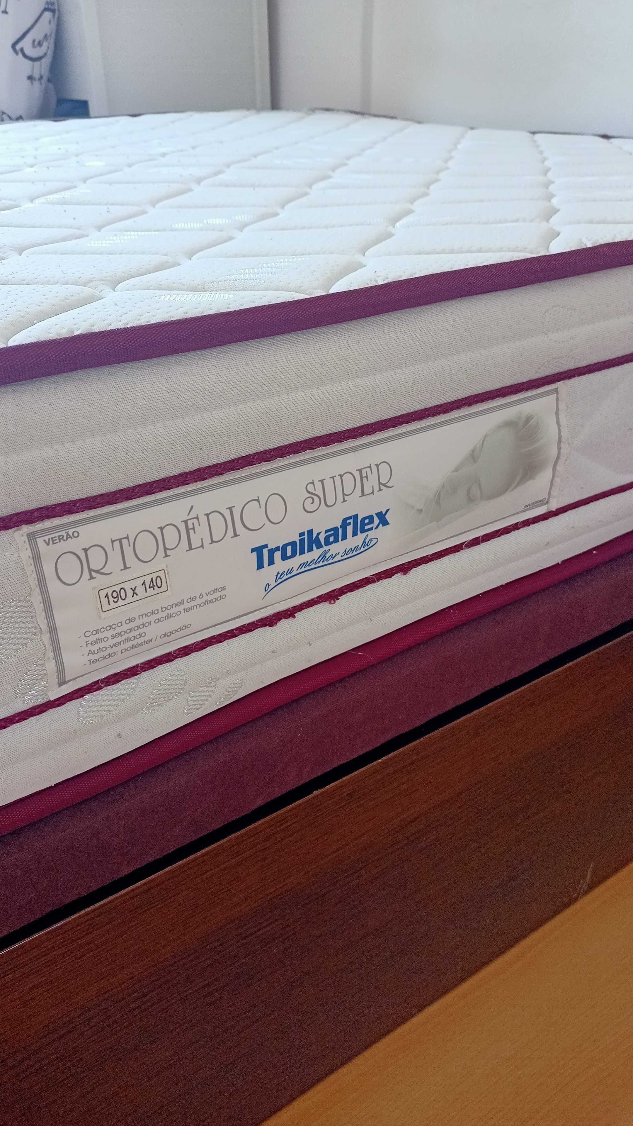 Cama Completa: Sommier + Colchão + Sobrecolchão