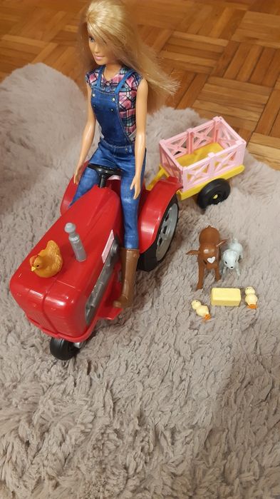 Barbie Kariera - Farmerka + traktor i zwierzęta