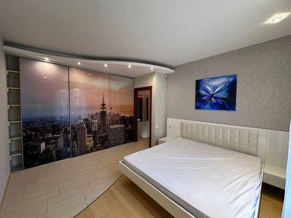 Сдам длительно 3-комнатную квартиру в центре!