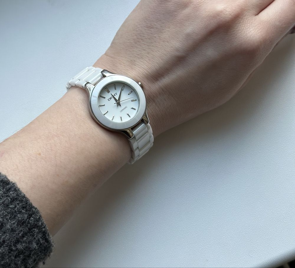 Керамічний годинник dkny ny