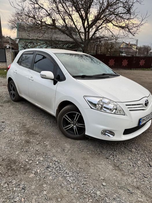 Продам авто TOYOTA AURIS 2012 року