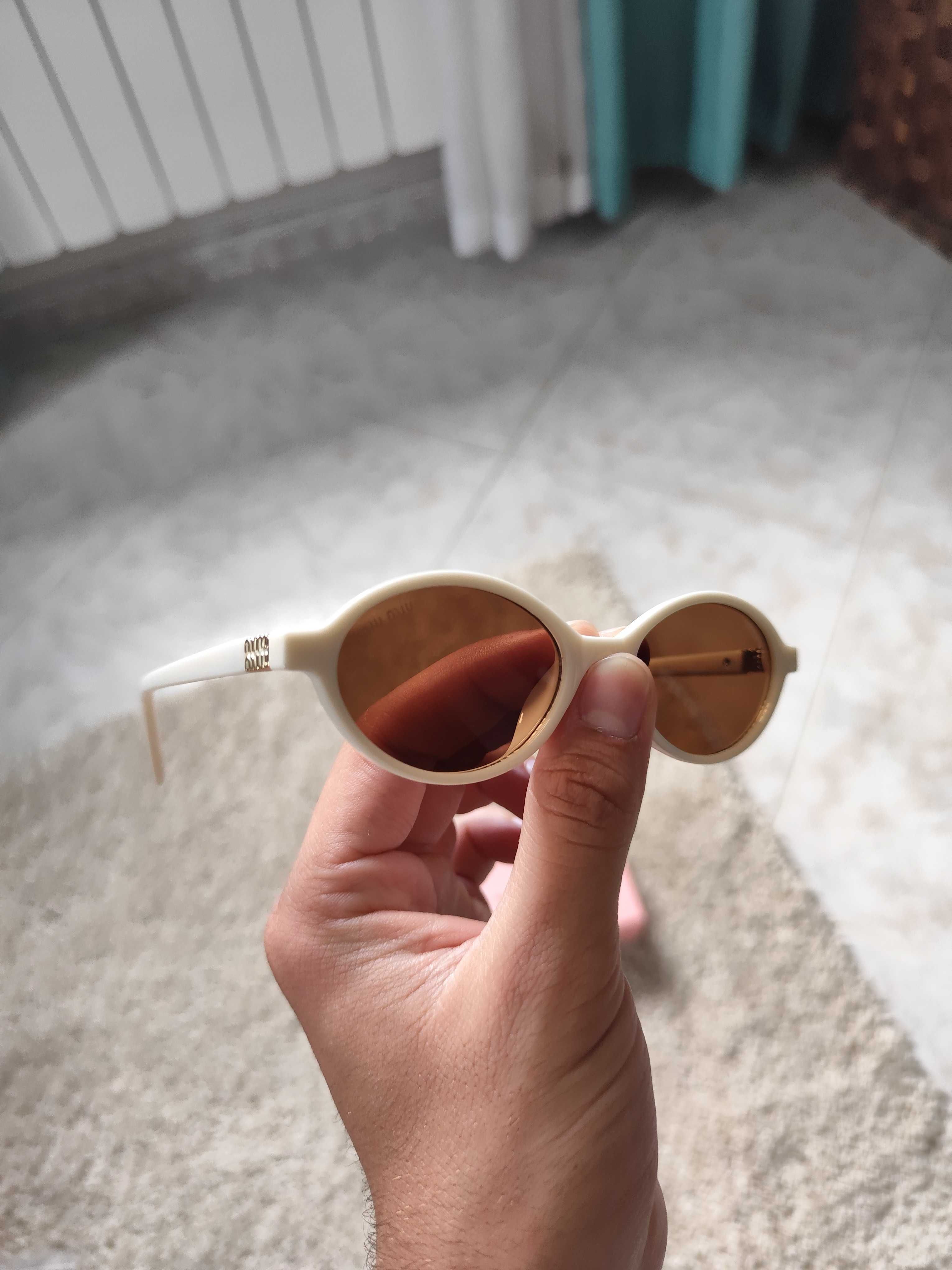 Oculos Miu Miu brancos