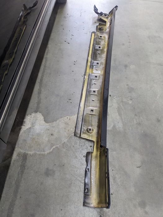 Продам накладку порогу Мерседес w210 LH