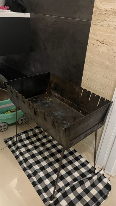 Grill turystyczny / składany z 8 szpikulcami – prawie nowy!