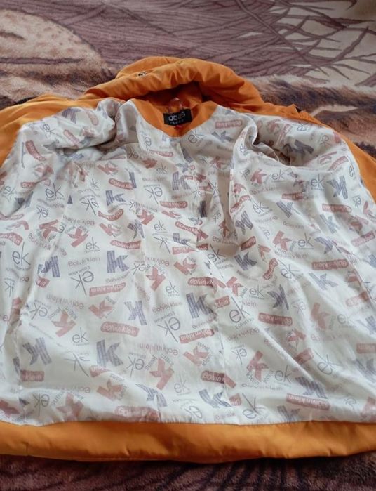 Жіноча яскрава куртка зима-осінь