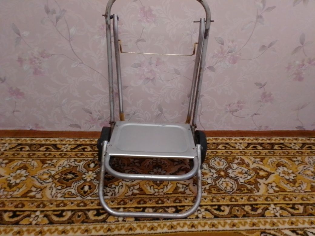 Тележка, кравчучка ,тачка на колесах