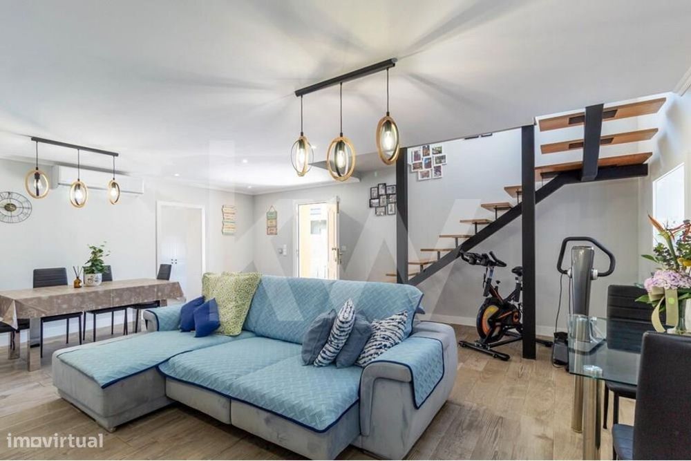 Moradia T2 completamente remodelada em Serzedo