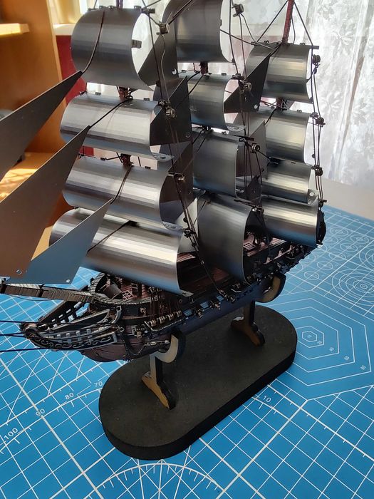 USS Constitution gotowy metalowy model Piececool 21 cm + gablota