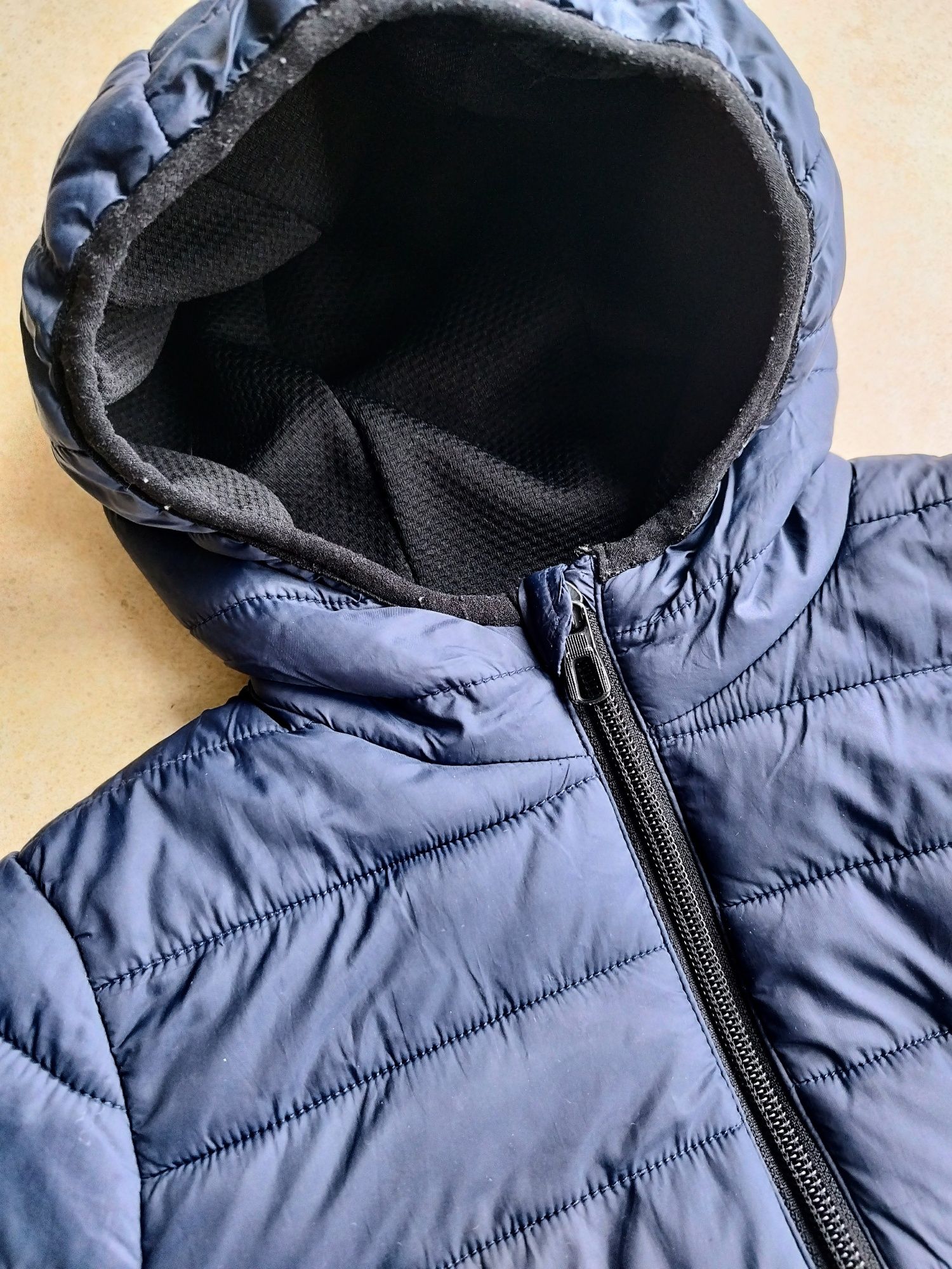 Pikowana przejściowa lżejsza kurtka z kapturem Primark r.92