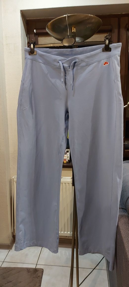 Błękitne spodnie damskie dresowe ellesse r.44