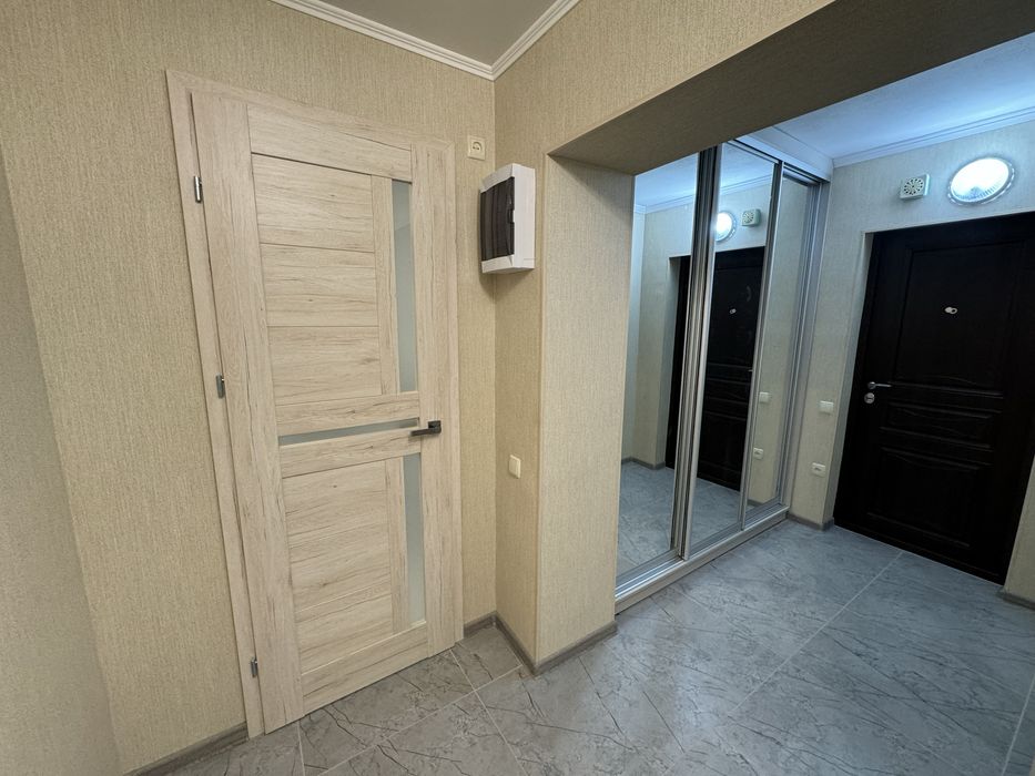 Продаж двокімнатної квартири на Соборній з новим ремонтом