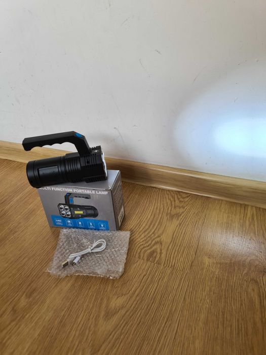 Mocna latarka taktyczna LED  2000LM akumulatorowa