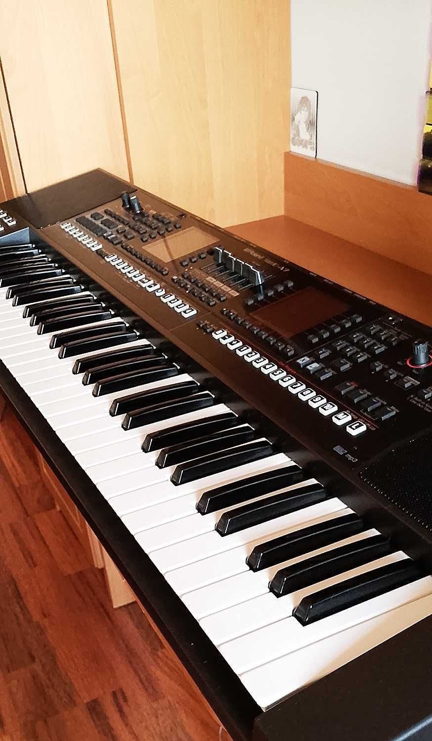 Синтезатор Roland E A-7