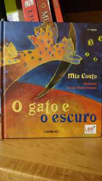 Livro O gato e o escuro de Mia Couto