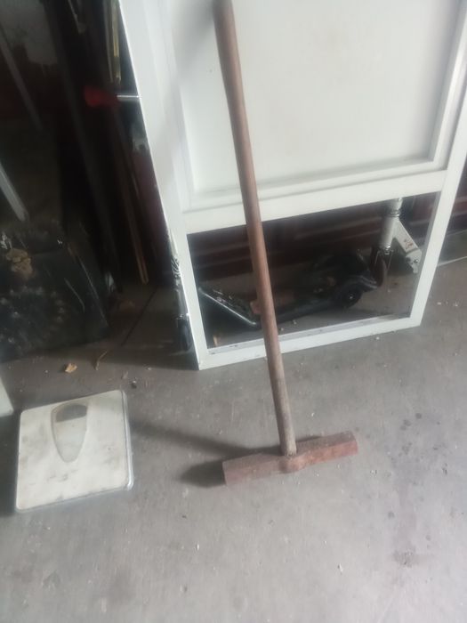 Marreta construção civil ou metalúrgica.