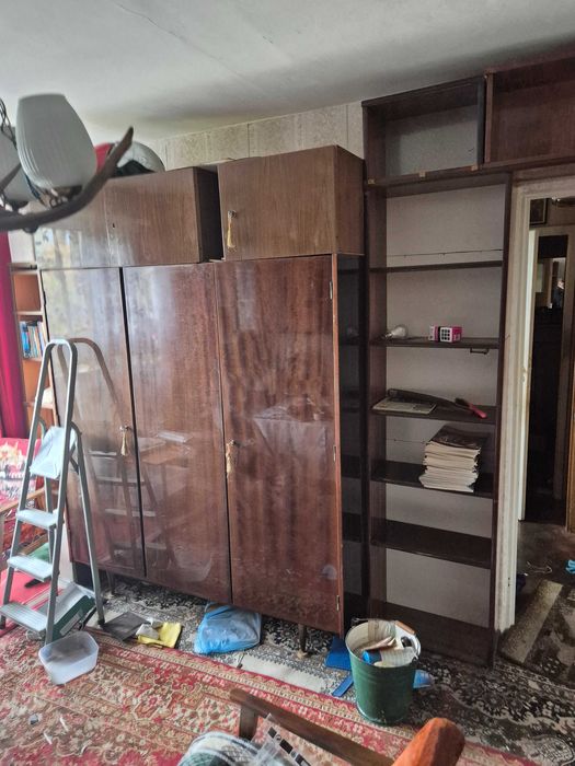 Oddam meble z mieszkania: stół, szafy, kredensy, szafki kuchenne itp.