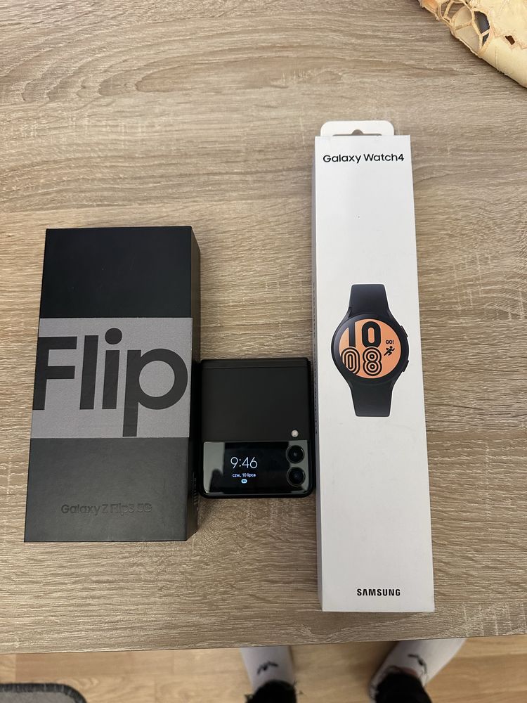 Galaxy z flip 3 5G Galaxy watch 4