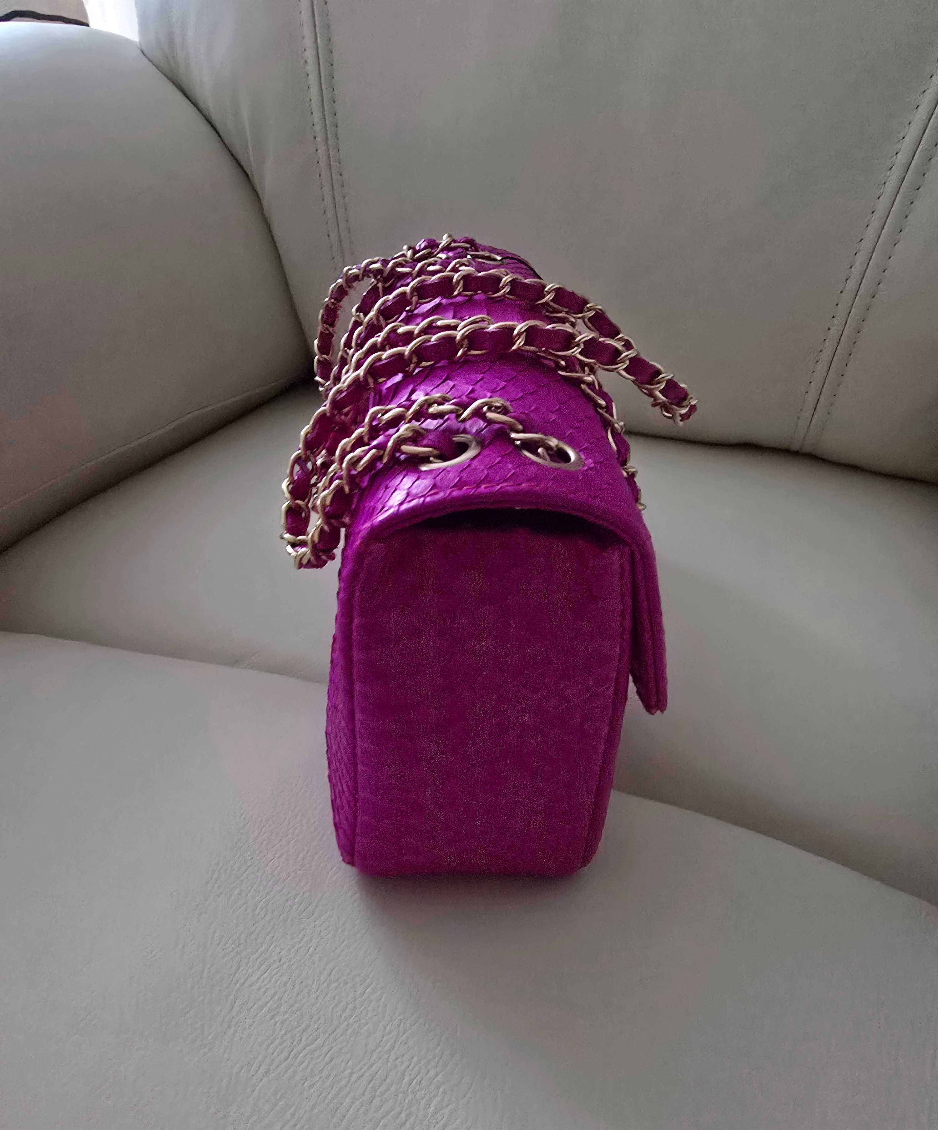 Женственная сумочка Chanel из нат. кожи питона
