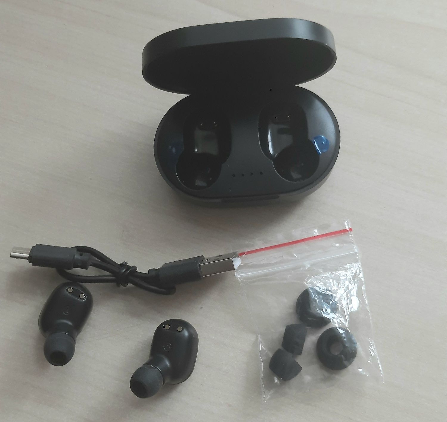 ПРОДАМ Беспроводные наушники с боксом Earbuds S Bluetooth Black.