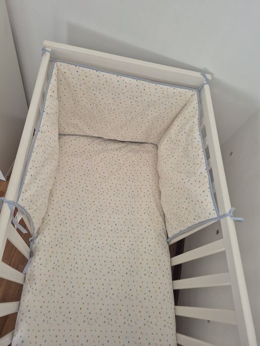 Cama de bebé com colchão