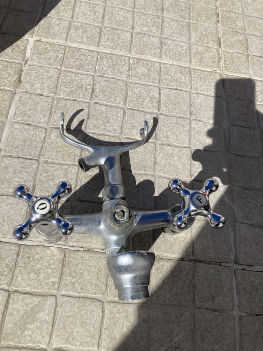 Torneira misturadora de lavatório JAS com lavatório de encastrar