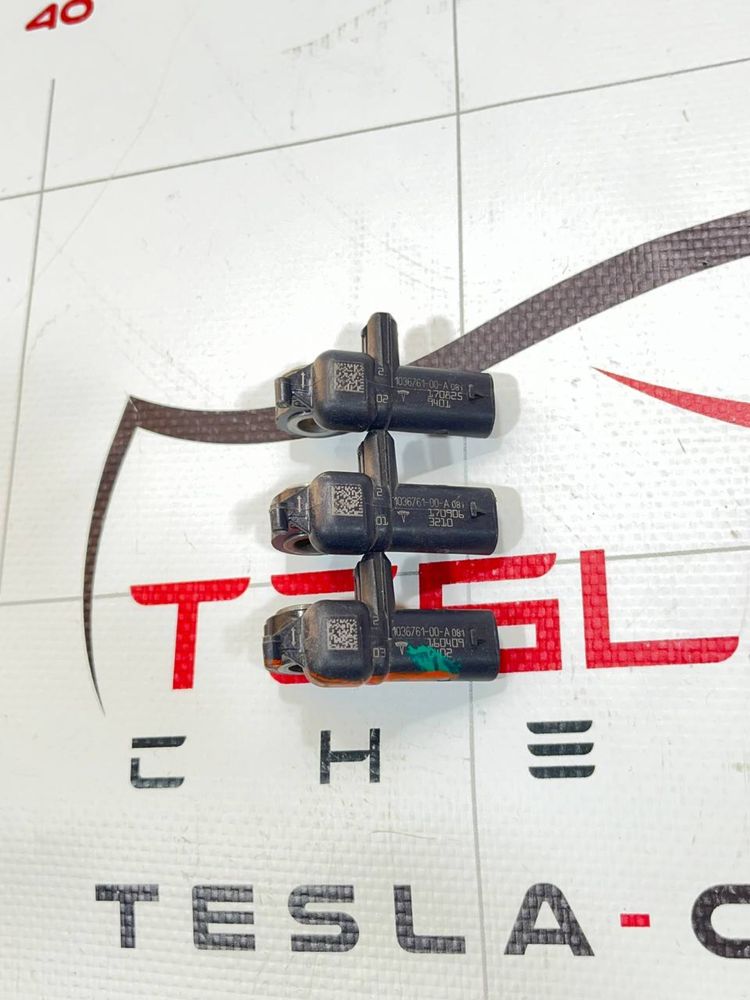 Датчик удару стійки B / C  Tesla