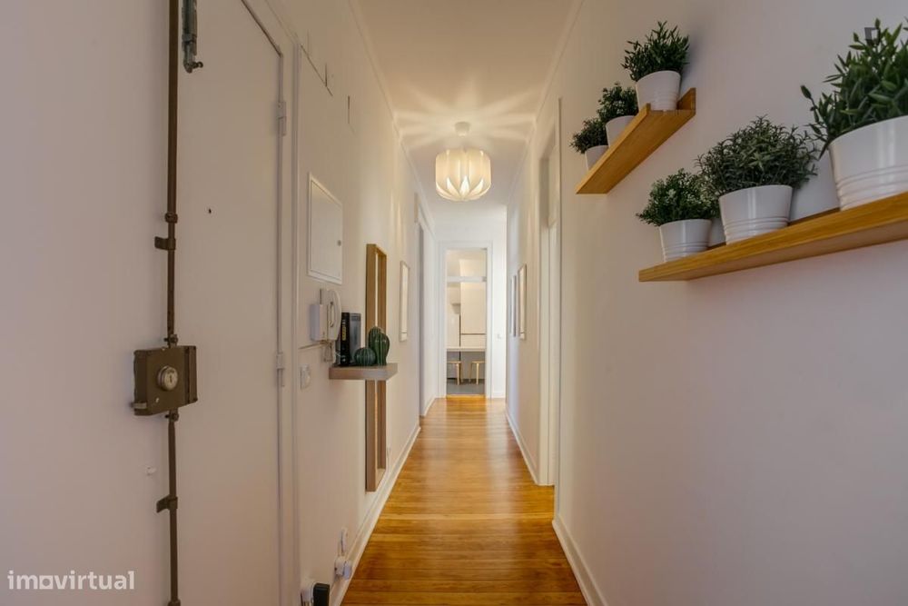 Quarto - localizado em Santos Lisbon