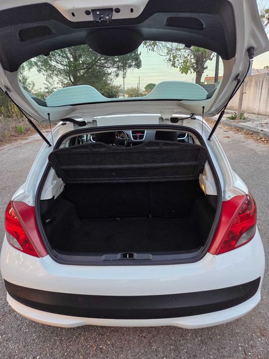 Peugeot 207 1.6HDI 99G