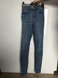 Klasyczne, jeansowe, slim spodnie z wysokim stanem | Primark