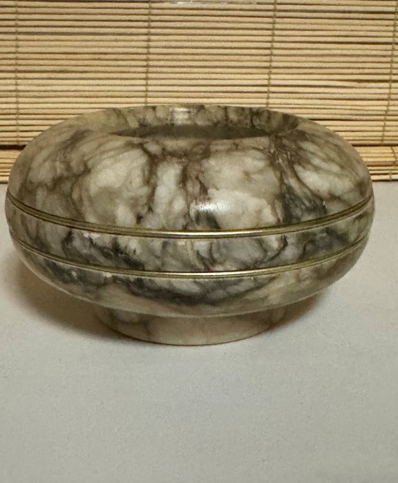 Шкатулка из мрамора