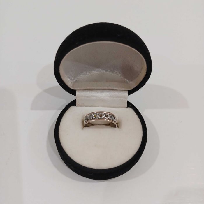 Aliança em prata com bordos em ouro