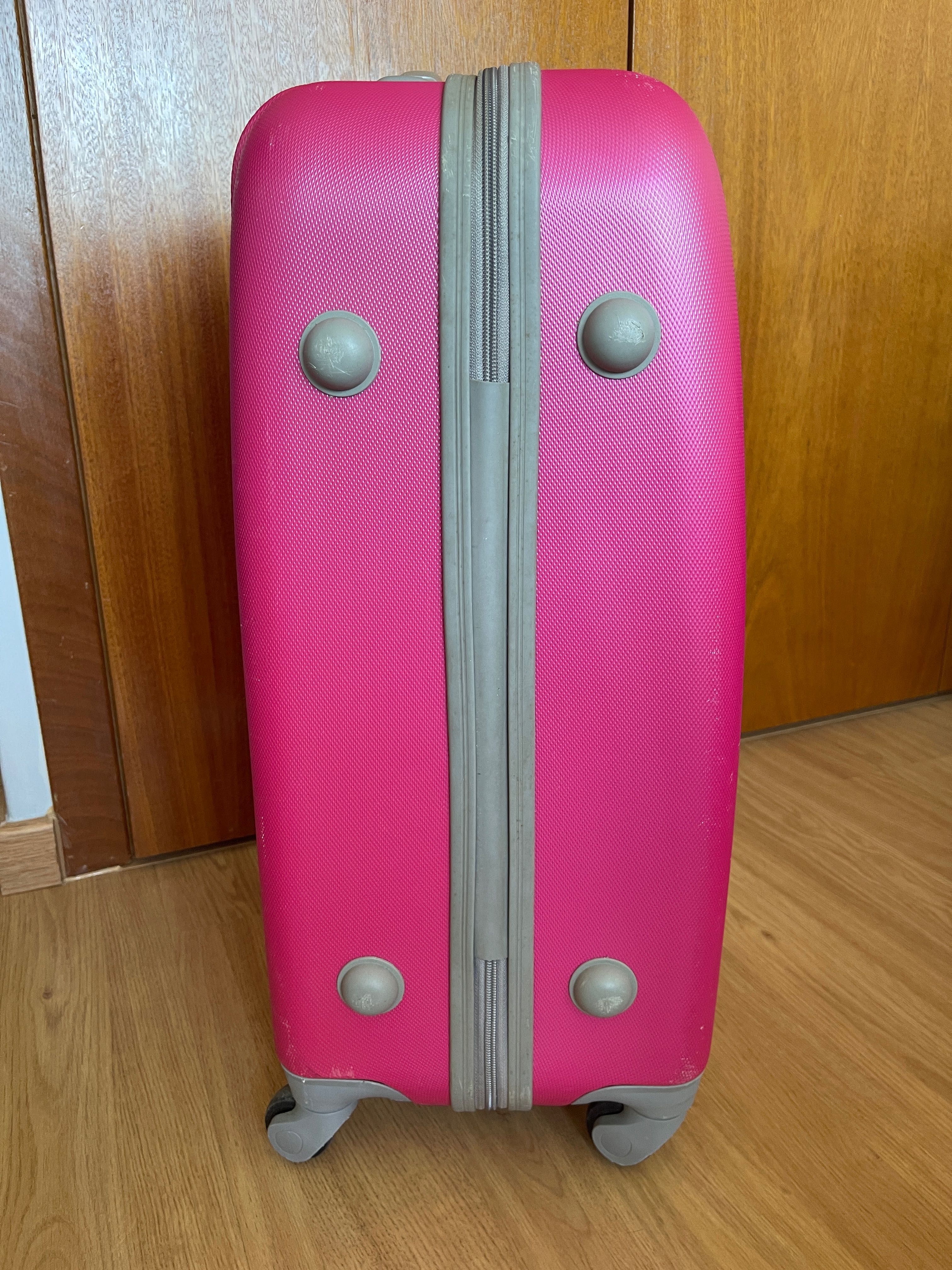 Vende-se Mala de Viagem com Rodas