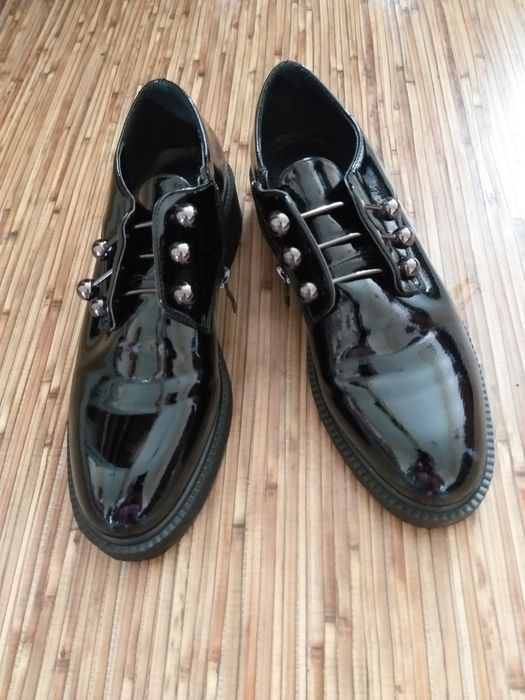 Женские лаковые закрытые туфли/ботинки