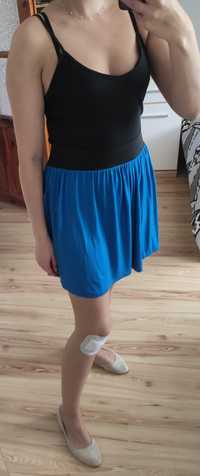 Niebieska rozkloszowana spódnica na czarnej gumie
