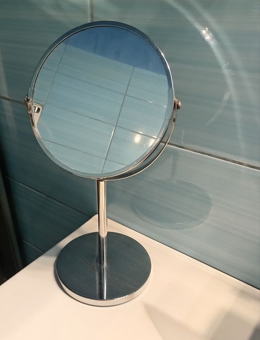 Lusterko dwustronne wysokość około 59 cm z jednej strony z przyblizeni