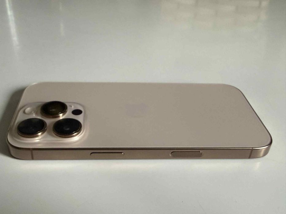 iPhone 16 pro 256GB pustynny tytan