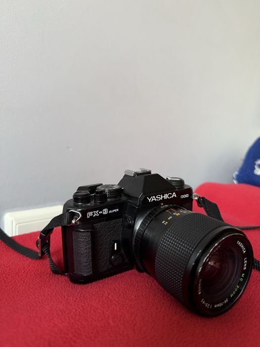 Vintage analogowy aparat Yashica FX-3 Super