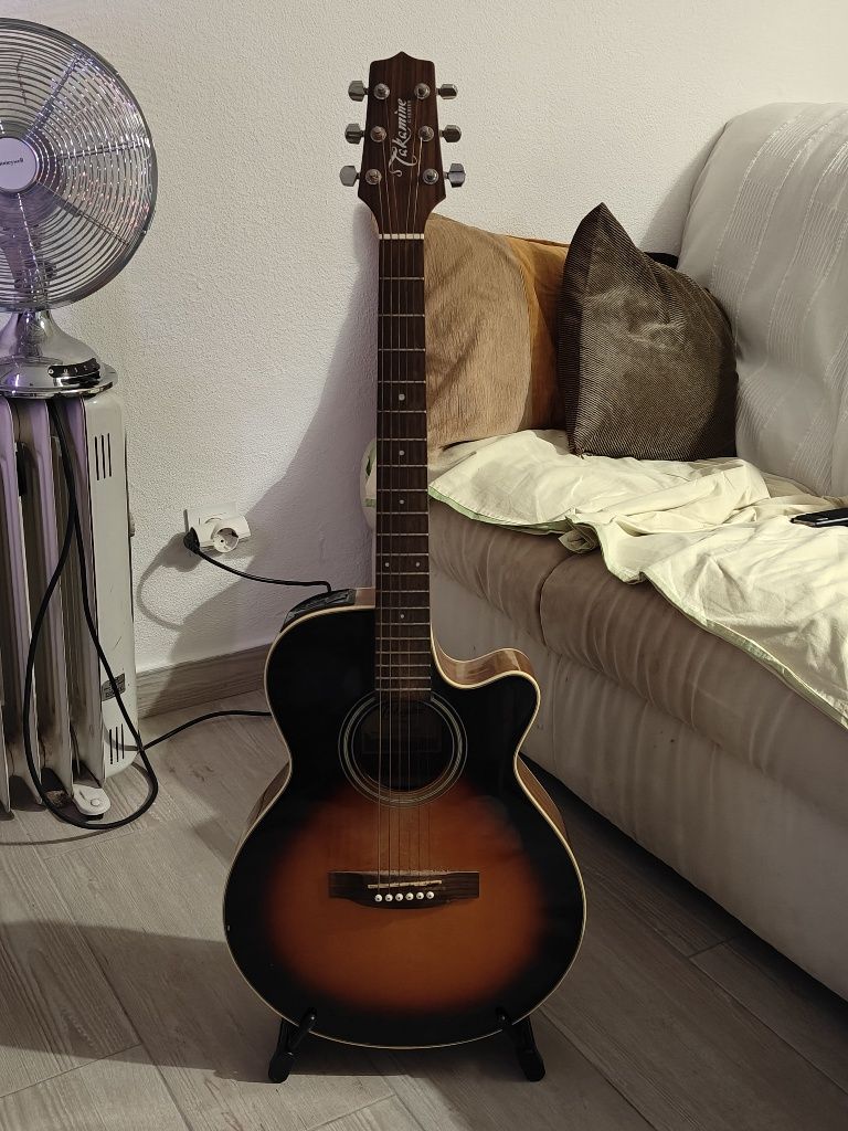 Guitarra Takamine EG260C