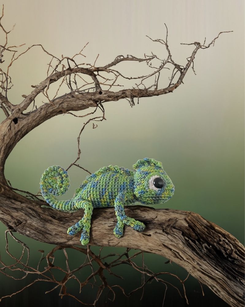 Kameleon amigurumi na szydełku