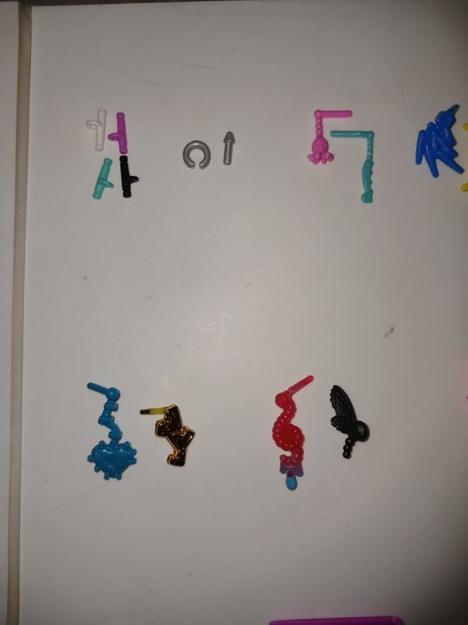 Аксессуары от кукол Monster high