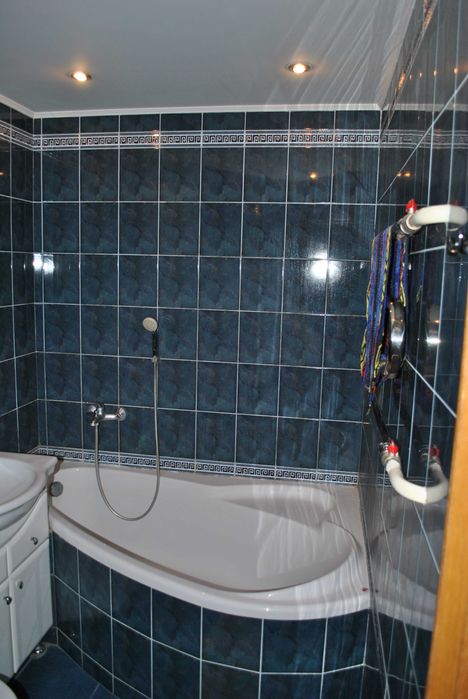 Однокімнатна центр  Небесноі Сотні  8000 + КП