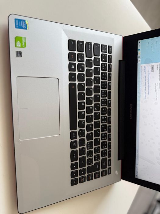 Lenovo U41-70 i5-5200U nVidia 920M FullHD IPS 8GB DDR3L 240GB SSD