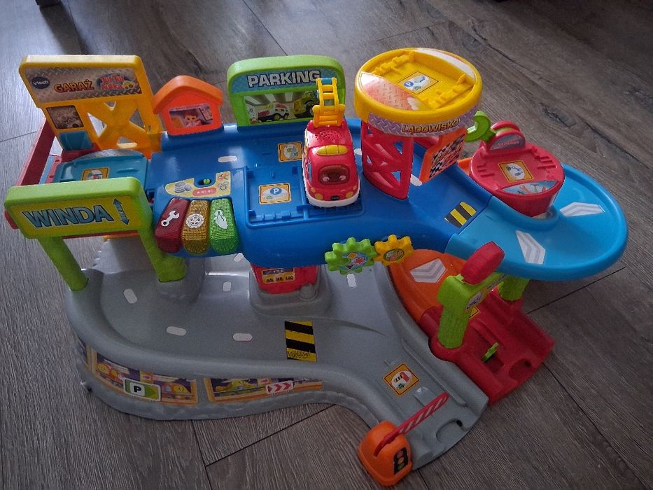Garaz vtech tut tut autka