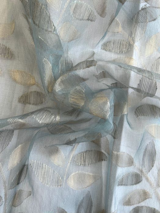 Firana/tkanina organza w niebieskim kolorze ze wzorem liści